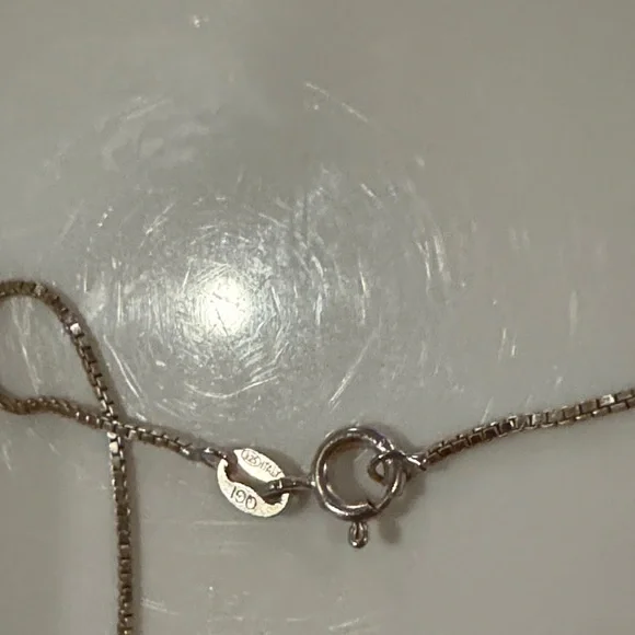 Elegant Silver Necklace Stamped 925 Italy - Picture 2 of 2